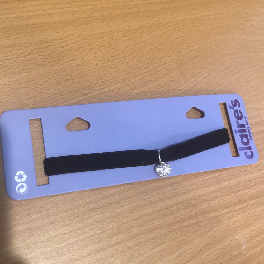 Claire’s choker
